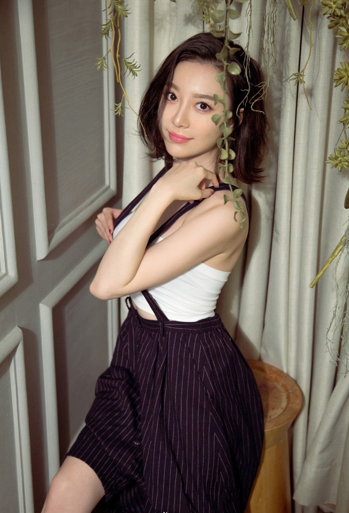 寂寞熟女妩媚优雅 尤果网性感美女慕羽茜丰满双乳撩人心弦