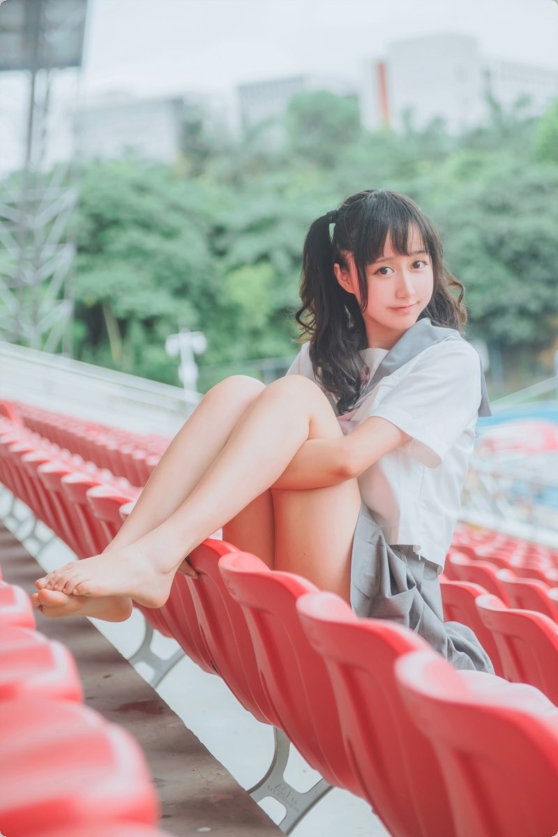 木绵绵OwO灰色JK制服COSPLAY美女图片